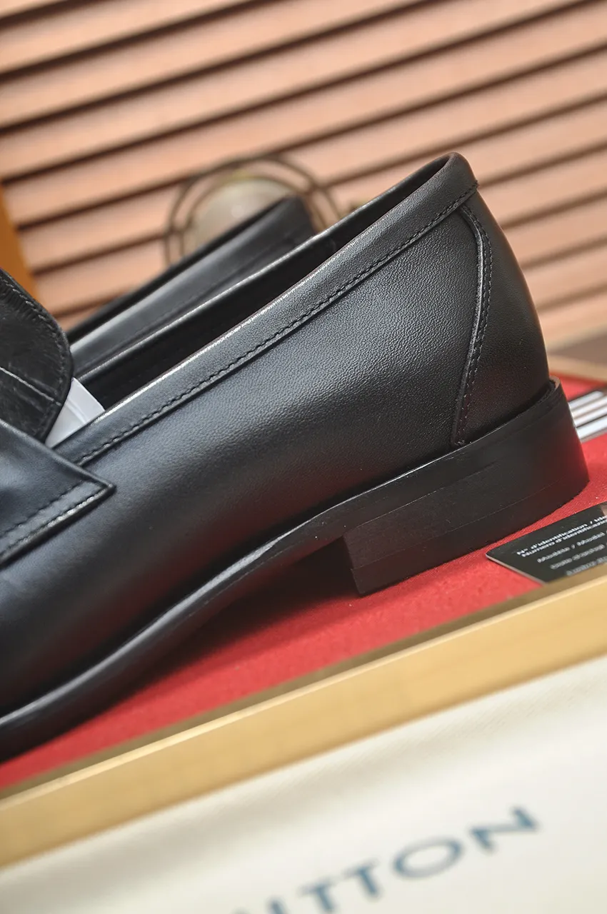 Men's men's shoes 💰540💶 [LV] (original single cowhide lining) 🍀LV's latest genuine leather business suit shoes are launched simultaneously on the official website. The first-layer cowhide imported from Italy is made of heavy gold, 💥official website 1:1 rubber outsole. Versatile to wear, high-end without losing class, and the color combination is extraordinary. This four-season style is alluring when worn on your feet, showing off your big-name flair. Standard code 38-45 (45 customized)